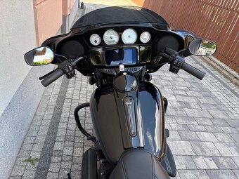 Harley Street Glide - 9