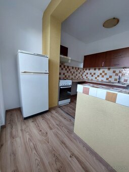 Prenajmem 2-izbový byt v Seredi - 9