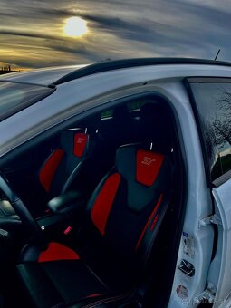 Ford Focus ST - 9