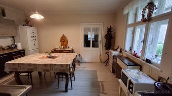NEPREHLIADNITE -rodinný dom s veľkým pozemkom a stodolou - 9