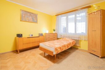 Čiastočne zrekonštruovaný dom vo výbornej lokalite s garážou - 9