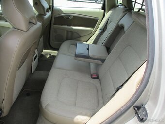 VOLVO XC70 D5 151kw AWD Momentum Kinetic 07/2010 - 9