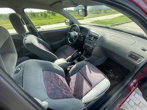 Toyota Avensis 2.0 - 9