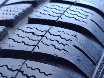 Zimné pneumatiky 225/55R17 Dunlop Sport 3D - 9