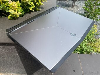 najvyššia konf. - Alienware 15 R4 - CPU i9 / 4k LCD /GTX1080 - 9
