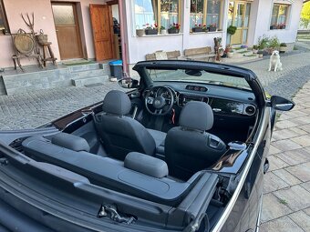 VW Beetle cabrio 2013 121tisíc km 1,2 tsi 77kw - 9
