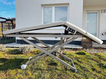 nové NEREZOVÉ elektrické masážne lehátko - 9