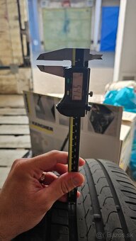 letne gumy 235/45 r18 - 9