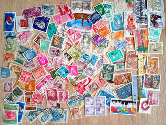 Predám balík poštových známok 1000 ks. č 2 - 9