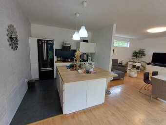 na predaj luxusný samostatne stojaci bungalov - 9