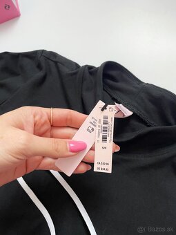 Victoria’s Secret top s výstrihom - 9
