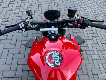 Ducati Streetfighter V2 - 9