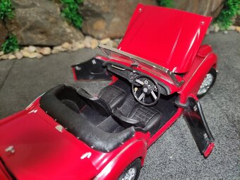 prodám model 1:18 Triumph TR3a KYOSHO - 9