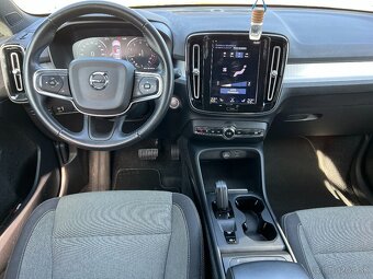 Volvo XC40 D3 Momentum A/T -- 2020 - - 9