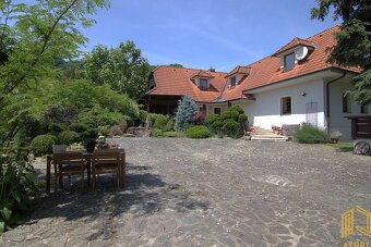 5 - IZB. DOM s BAZÉNOM a ZÁHRADOU SNOV, PODBRANČ, POLOSAMOTA - 9