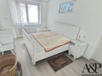 NA PREDAJ 4 IZBOVÝ RODINNÝ DOM S GARÁŽOU, POZEMOK 800 M2, KU - 9
