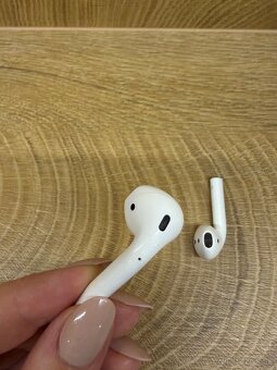 Apple AirPods 1 - 9