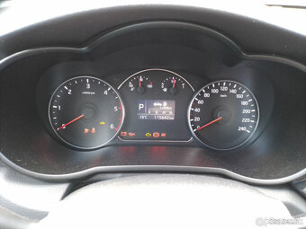 KIA Carens 1.7 CRDi 136k A/T - 9