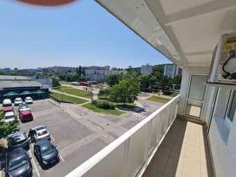 Na predaj: Štýlový 3-izbový byt s loggiou v tichej časti K.V - 9
