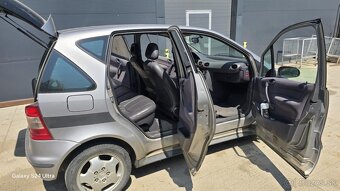 Mercedes A - 9