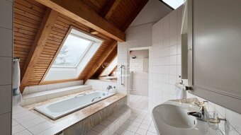 Trojposchodový, veľkorysý objekt na bývanie, vhodný na obcho - 9