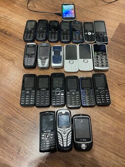 Predám 24 starých mobilov. - 9