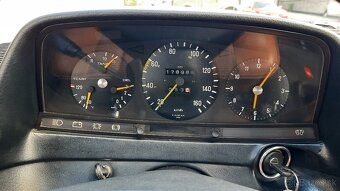 Mercedes 240d - 9
