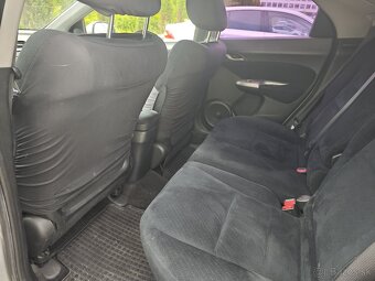 Predám Honda Civic 1.6i 5dverová s automatickou prevodovkou - 9