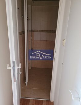 PREDAJ, OSTREDKY, RUŽINOV - 3 IZBOVÝ BYT - 9