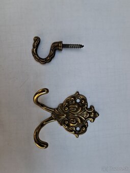 MOSADZNÉ VEŠIAKY - 9