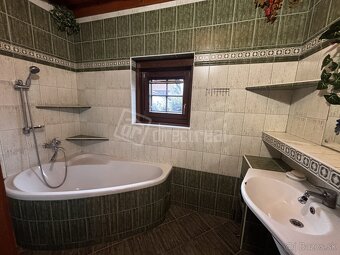 Výnimočný ihneď obývateľný RD v centre Rajca - 9