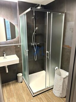 Na PRENÁJOM unikátny 2i byt v ikonickej EUROVEA Tower na 32. - 9