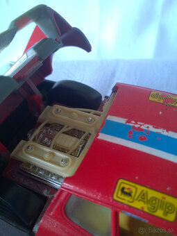 staré plechové auto, a model ferrari- retro hračky - 9