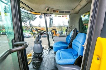 NEW HOLLAND CR 9060+V600 - 9
