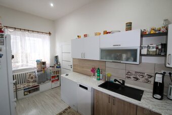 Na predaj dvojgeneračný dom + garáž v Poprade - 9
