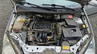 Ford Focus Combi 1.6 74 kW 2004 klima nové ČR STK 4/27 - 9