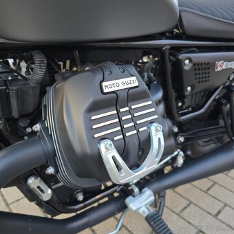 MotoGuzzi V9 Bobber 2018 výfuky Zard + doplnky + tlmiče YSS - 9