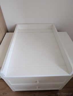 Masívna komoda na prebaľovanie - 9