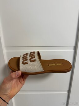 Miu Miu appliqué-logo slides - 9