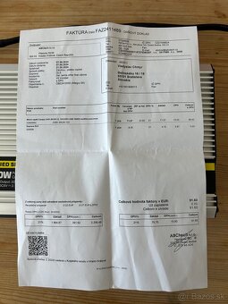 Menič napätia Carspa (inverter) z 12v na 230v + USB 1600w - 9