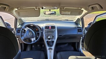 Toyota Auris 1.6 Valvematic 91kw 5-st. manuál - 9