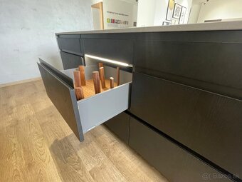 Kuchyňa HANÁK s ostrovom, nová, výstavná vzorka - 9