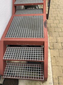 MOLO A KOMPOZITNE ROSTY NA SCHODY - 9