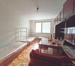 Veľký trojizbový byt s balkónom na sídlisku Klokočina - 9