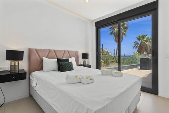 Úžasný priestranný apartmán s krásnou terasou vo Fuengirole - 9
