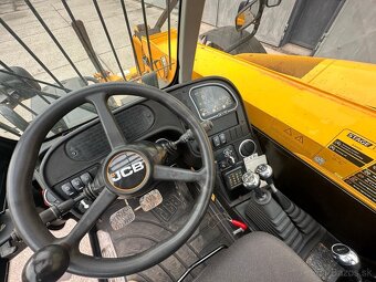 Teleskopický nakladač JCB 531-70 - 9