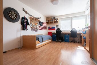 Priestranný 3i byt s balkónom a lodžiou na predaj vo Vrakuni - 9