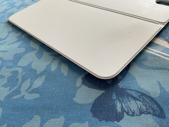 Apple magic keyboard folio+krabica+nabíjačka - 9