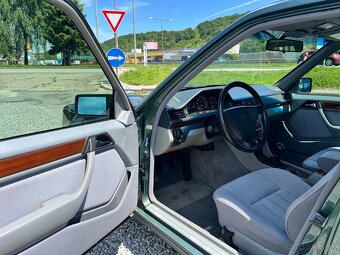 Mercedes-Benz 124 Mercedes W124 E220 - 9