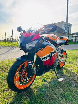 Honda cbr 1000 rr REPSOL - 9